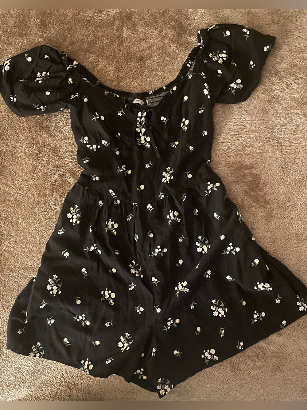 VGC Black Floral Romper. XXS. 🖤